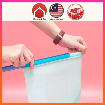 IMG_2841 Reusable silicone food storage bag with extra seal on top. Sizes 500ML.1000ML 1500ML Cook It >> Fridge It >> Store It Can use for Everything! Ideal for travel, school lunches, baby items, cell phones, makeup and more. Home n Co silicone bag is non-toxic and temperature-resistant, it's perfect for safely storing and cooking food. Made of 100% pure silicone and BPA and BPS free It complies with FDA and European food-grade standards. Multicolour available - Multipurpose silicone bag Flexible so can fit your fridge easily. Able to keep solid and liquid. Can be easily cleaned. Microwavable together with your food Colours : Wine Red | Navy Blue | Forest Green | Clear White Sizes: 500ml 19.5cm x 18.8cm x 14.5cm 1000ml 23cm x 17.3 x 18.8cm 1500ml 27.5cm x 21cm x 22.5cm